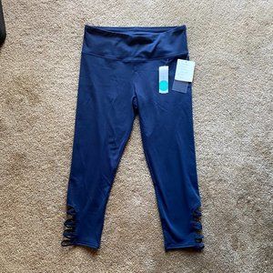 NWT T4T Monica Criss Cross Crop Legging, size M